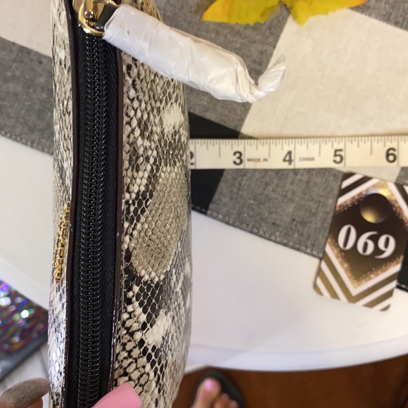 SOLD: Victoria's Secret Makeup Bag - Picture 3 of 5